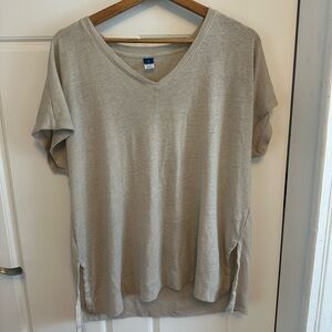 Old Navy Women’s Beige V-neck T-Shirt Size M